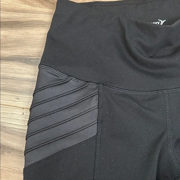 Old Navy Black Quilted-Panel Active Leggings for Kids - Picture 3 of 6